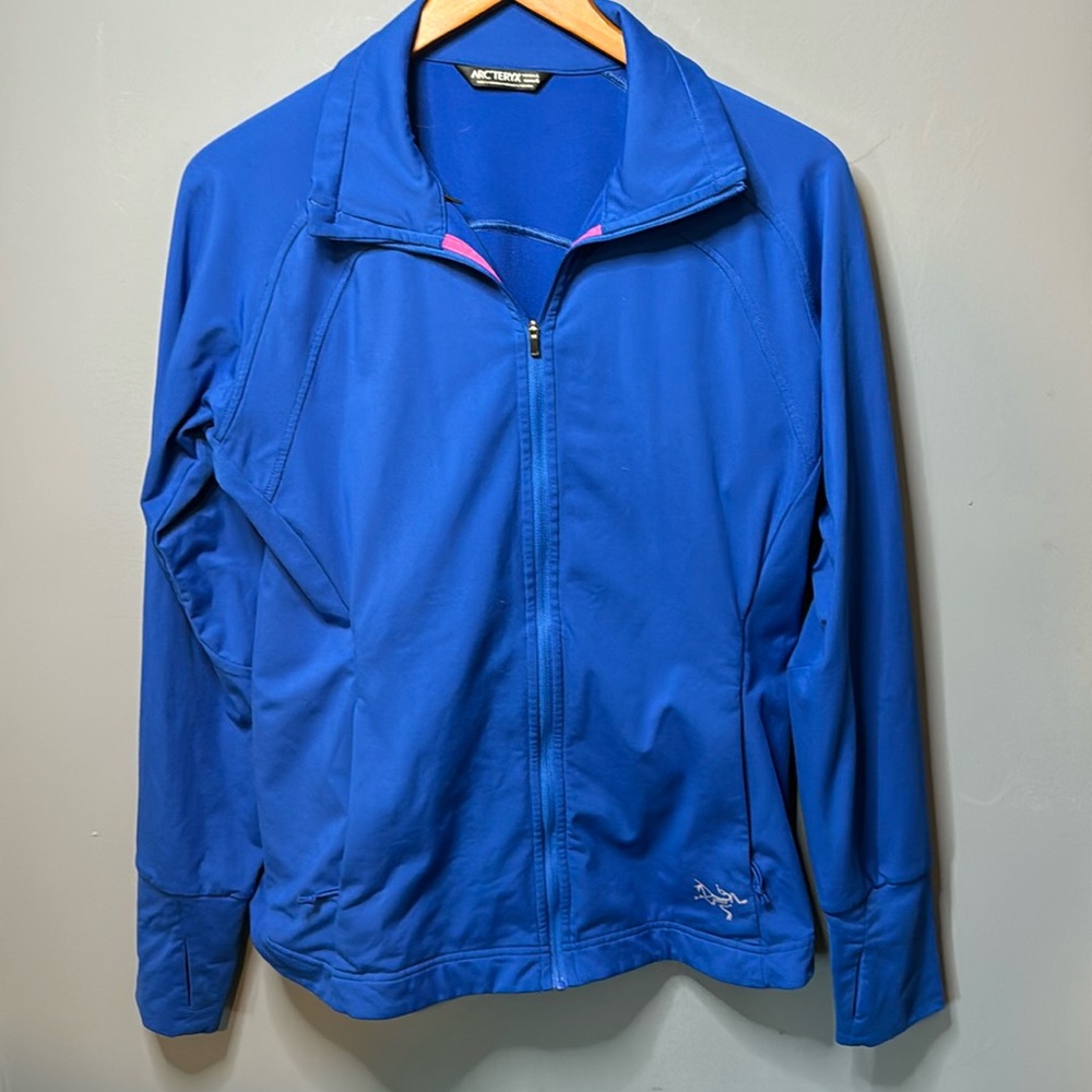 Arc’Teryx coat blue with pink accents Size L
